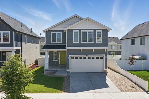 Photo of 464 S HIGHPOINT DR, Saratoga Springs, UT 84045 (MLS # 2088178)