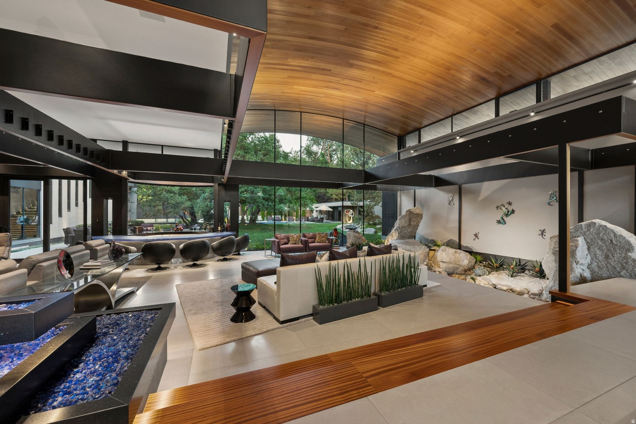 2550 E BRENTWOOD DR