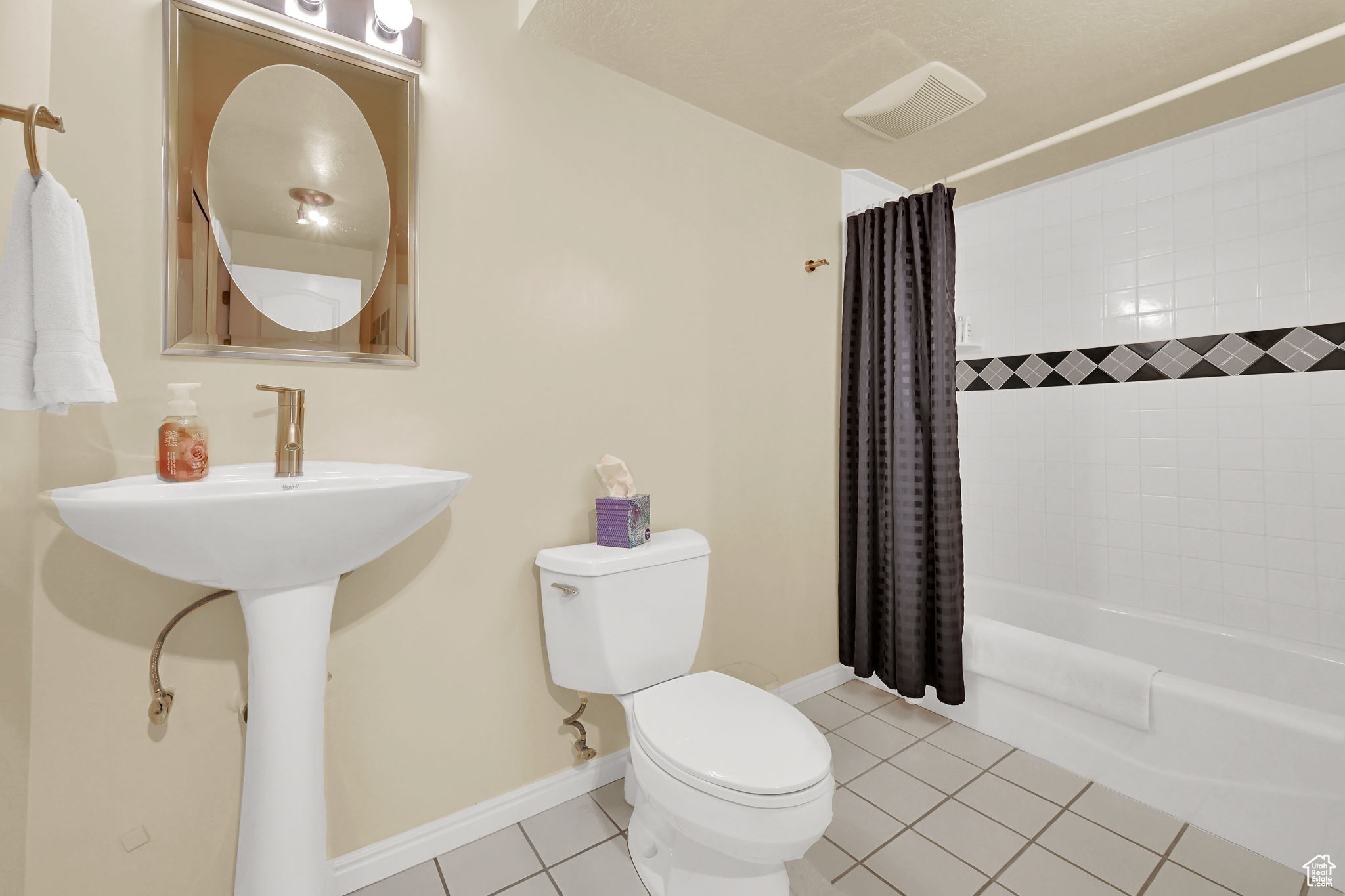 2382 Summerwood Dr, Layton, Utah image 37