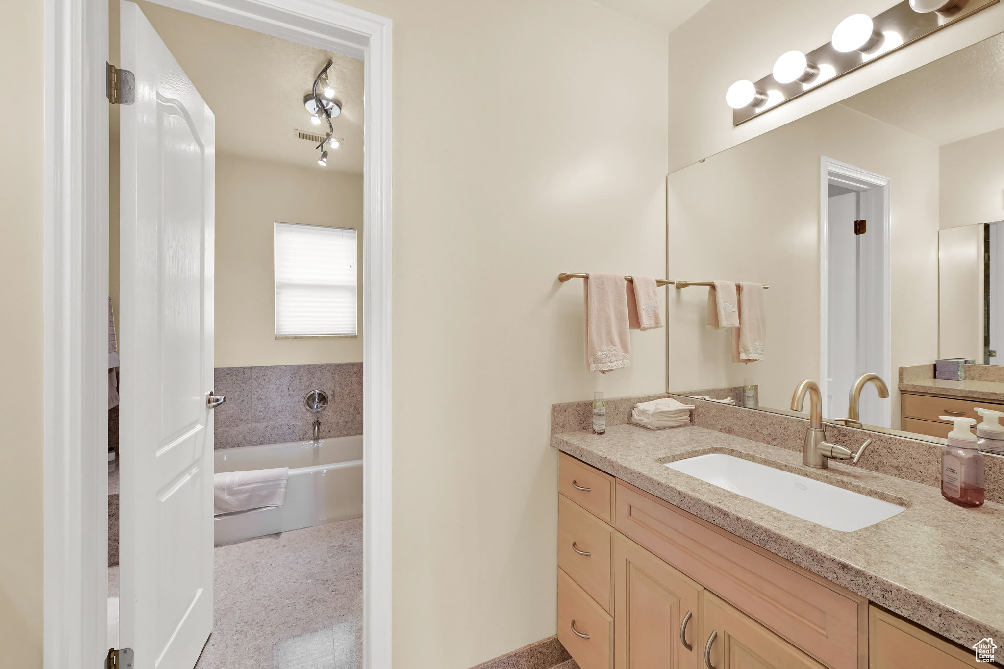 2382 Summerwood Dr, Layton, Utah image 34