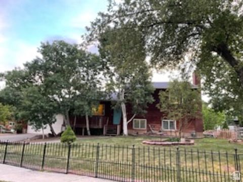 Photo of 9905 N MEADOW DR E, Cedar Hills, UT 84062 (MLS # 2159059)