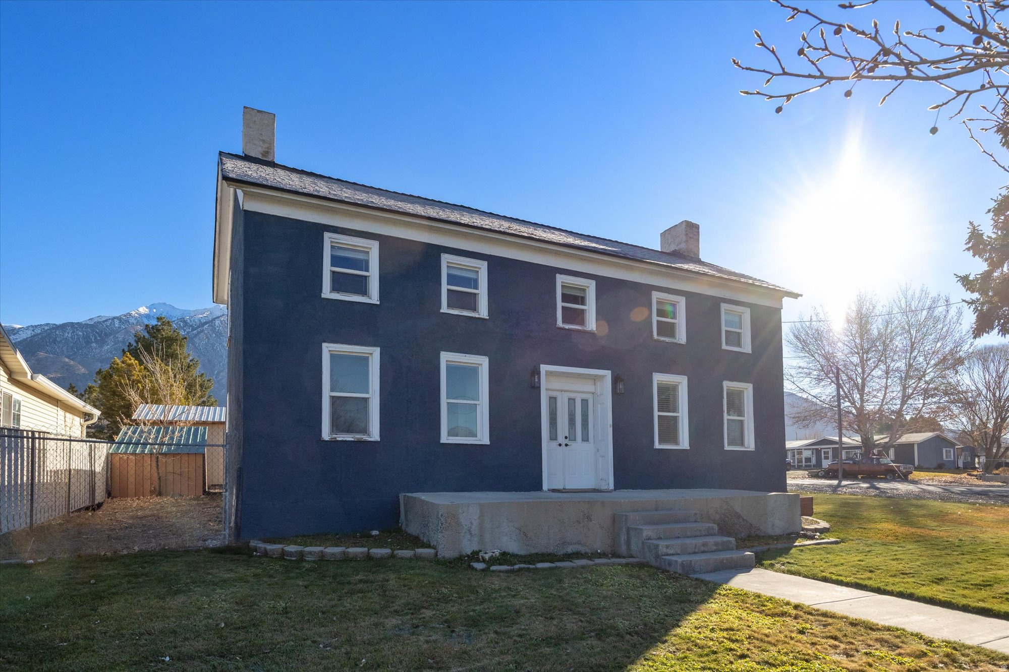 Main image without alt text