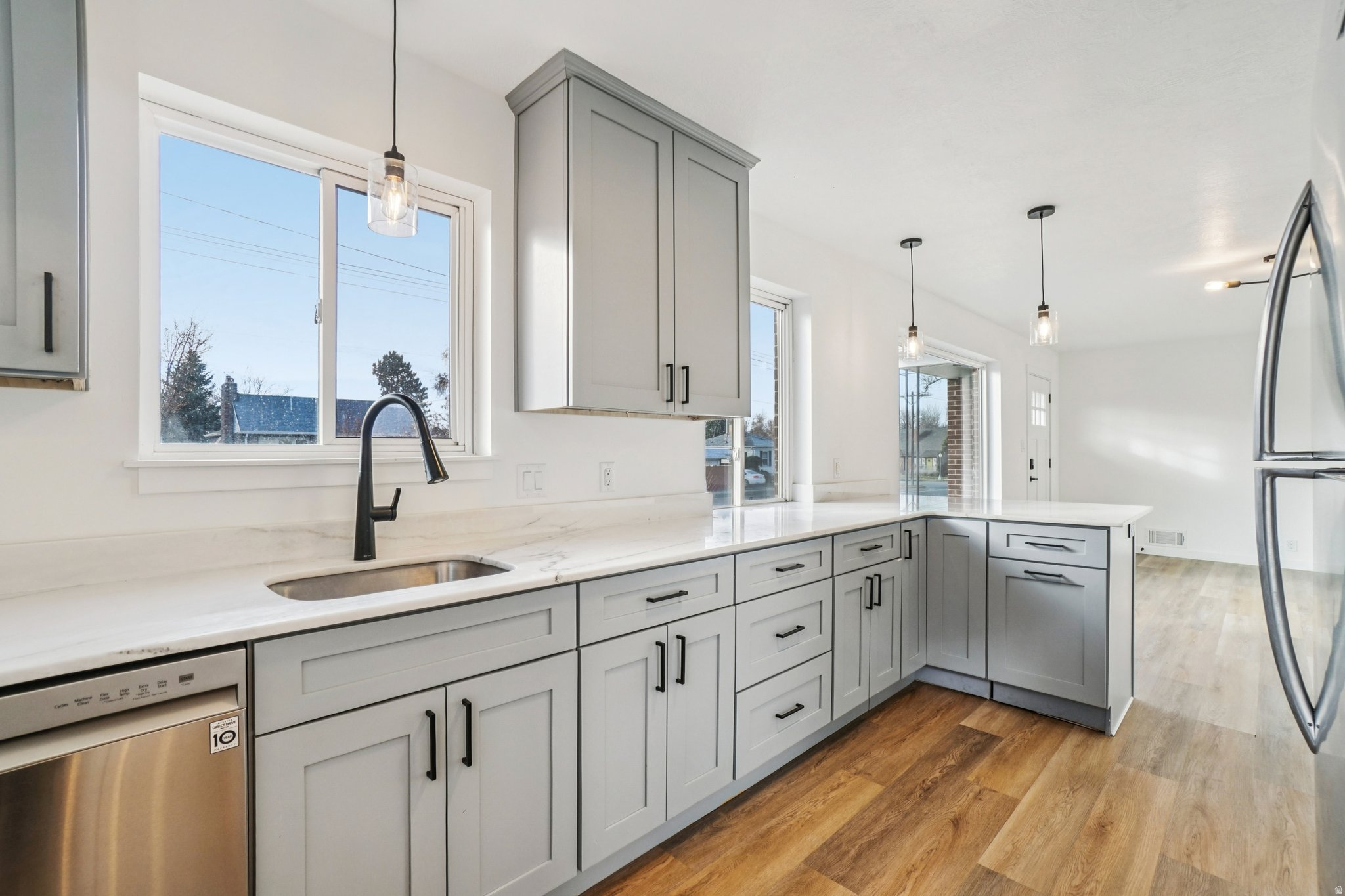 HIGHLAND PARK - Residential Income