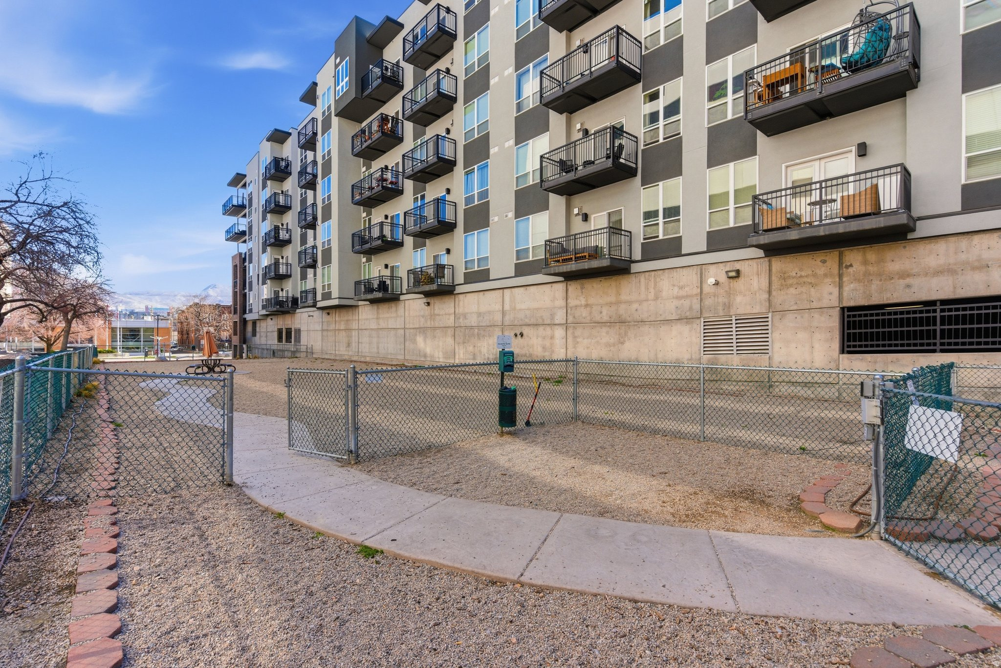 METRO CONDO - Residential