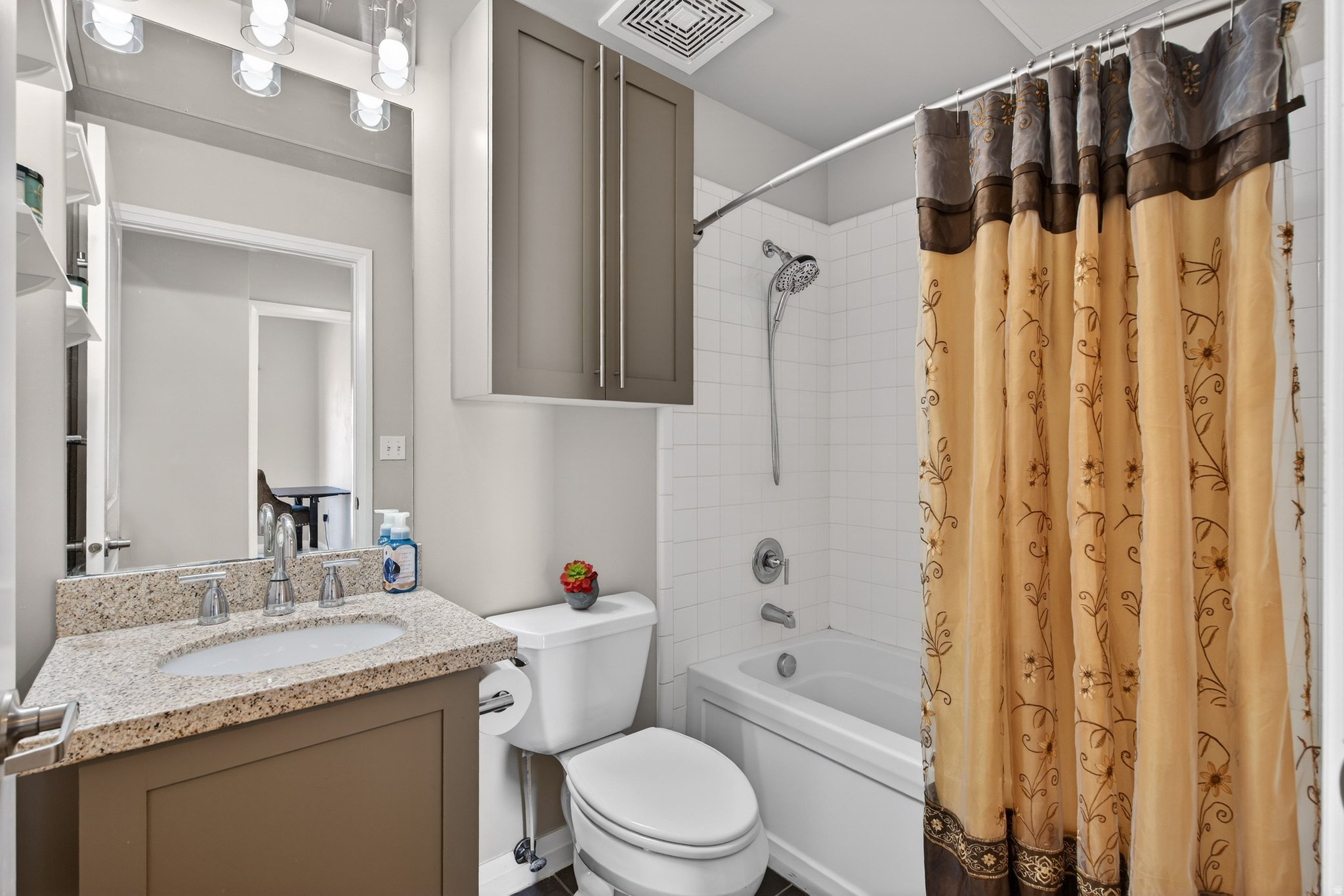 METRO CONDO - Residential