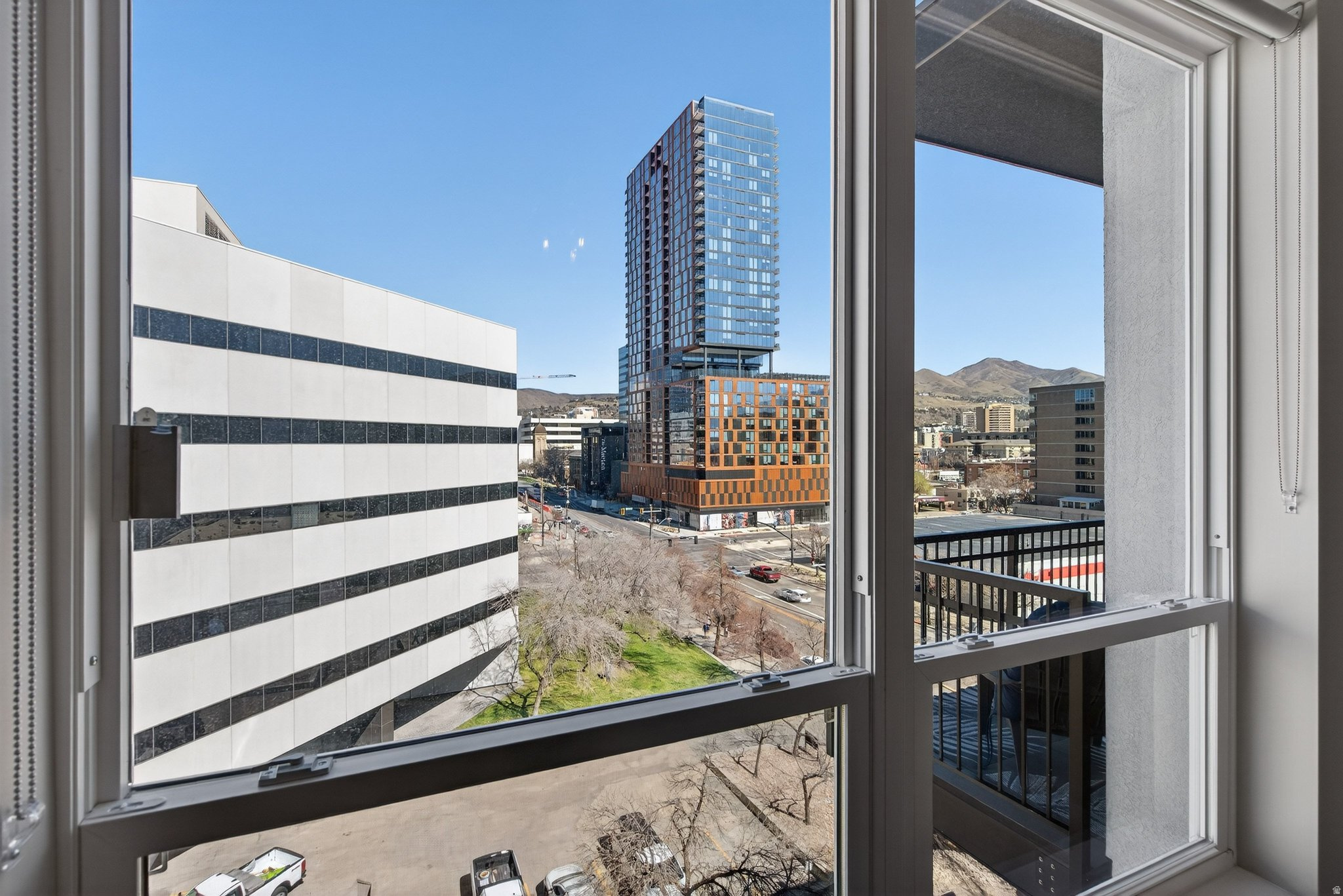 METRO CONDO - Residential