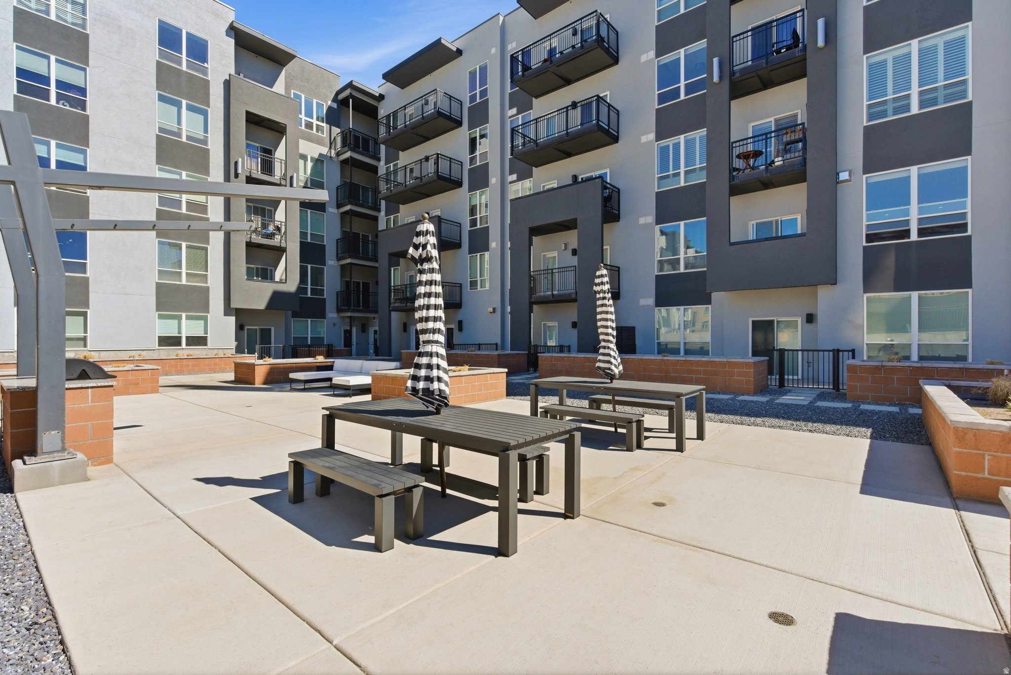 METRO CONDO - Residential