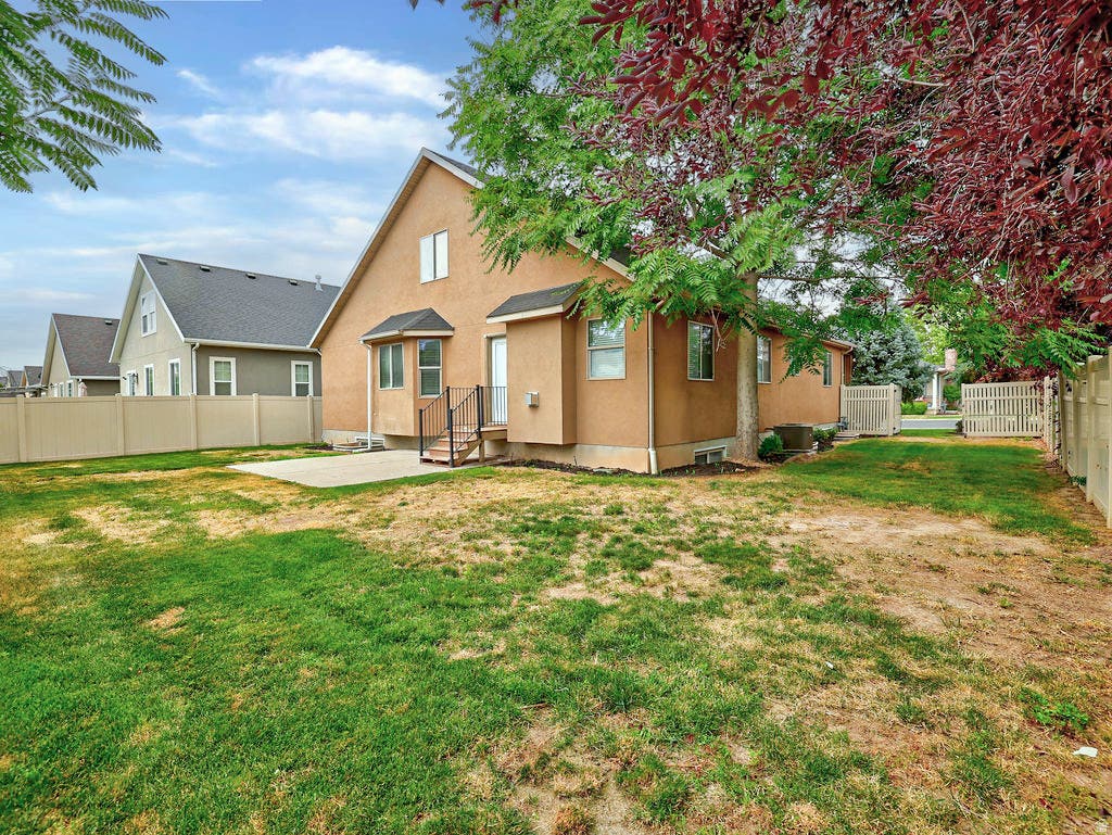 Photo of 1013 W 250 N, Clearfield, UT 84015 (MLS # 2175928)