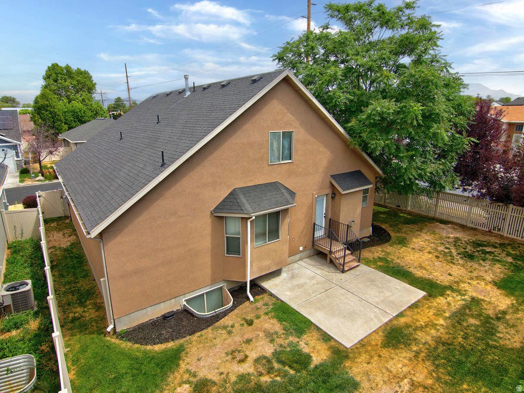 Photo of 1013 W 250 N, Clearfield, UT 84015 (MLS # 2175928)