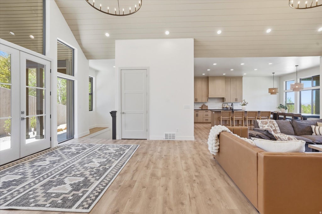 Photo of 984 S CROSSED ARROWS CIR, Garden City, UT 84028 (MLS # 2169313)