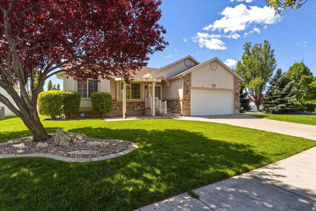 Photo of 2291 W CRAIG LN, Syracuse, UT 84075 (MLS # 2154959)