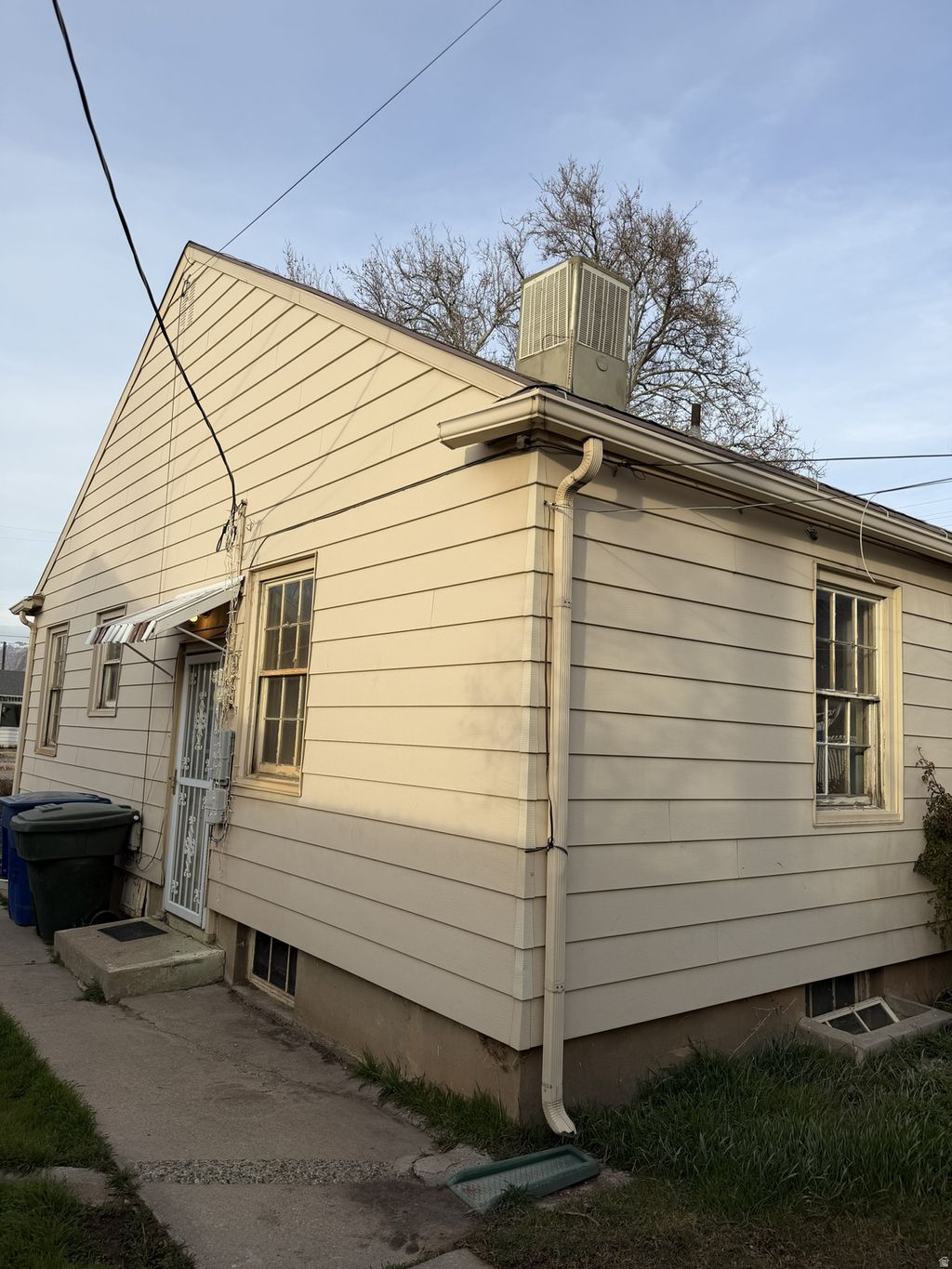 Photo of 823 32ND ST, Ogden, UT 84403 (MLS # 2141263)