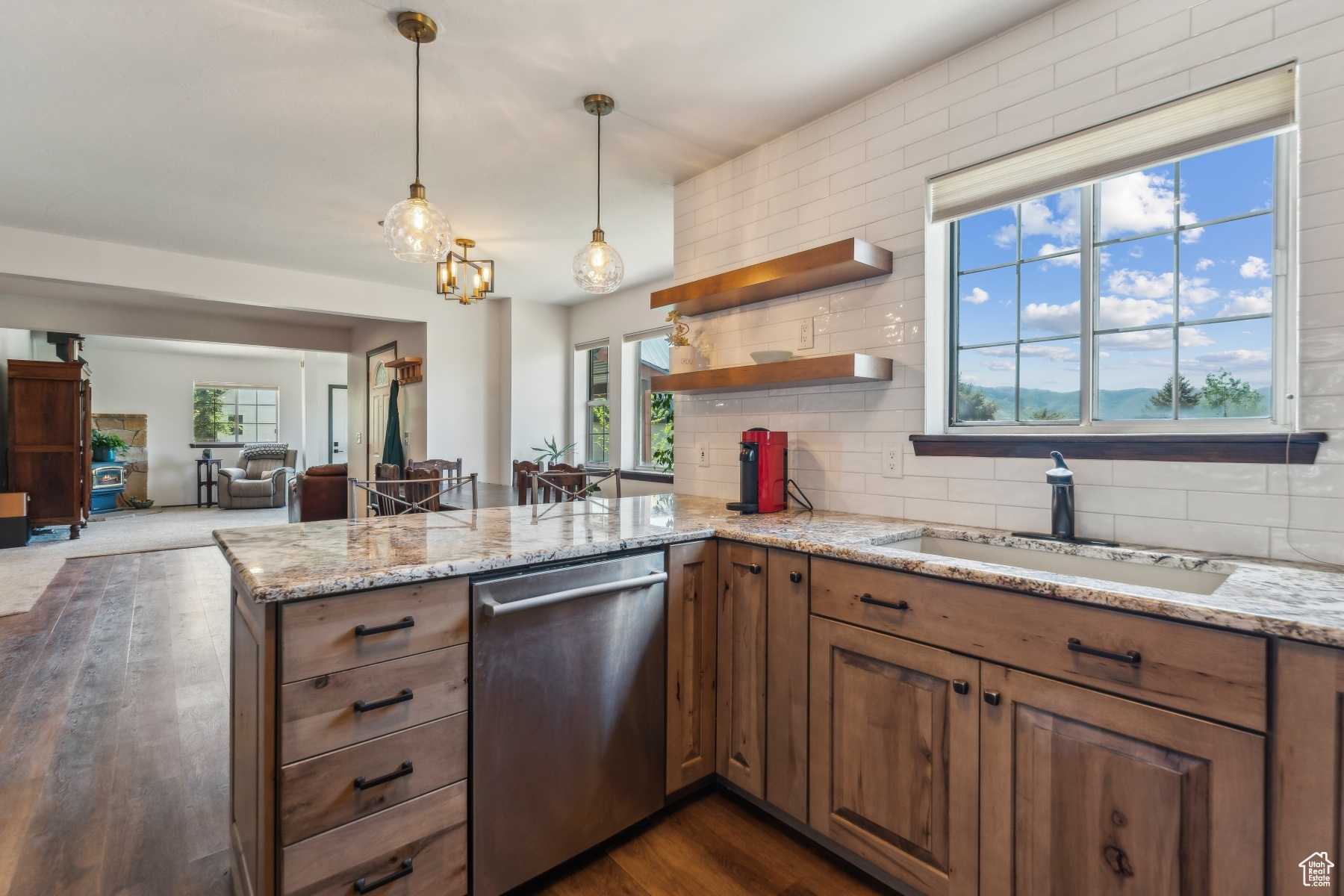 HIGHLAND ESTATES - Residential Lease