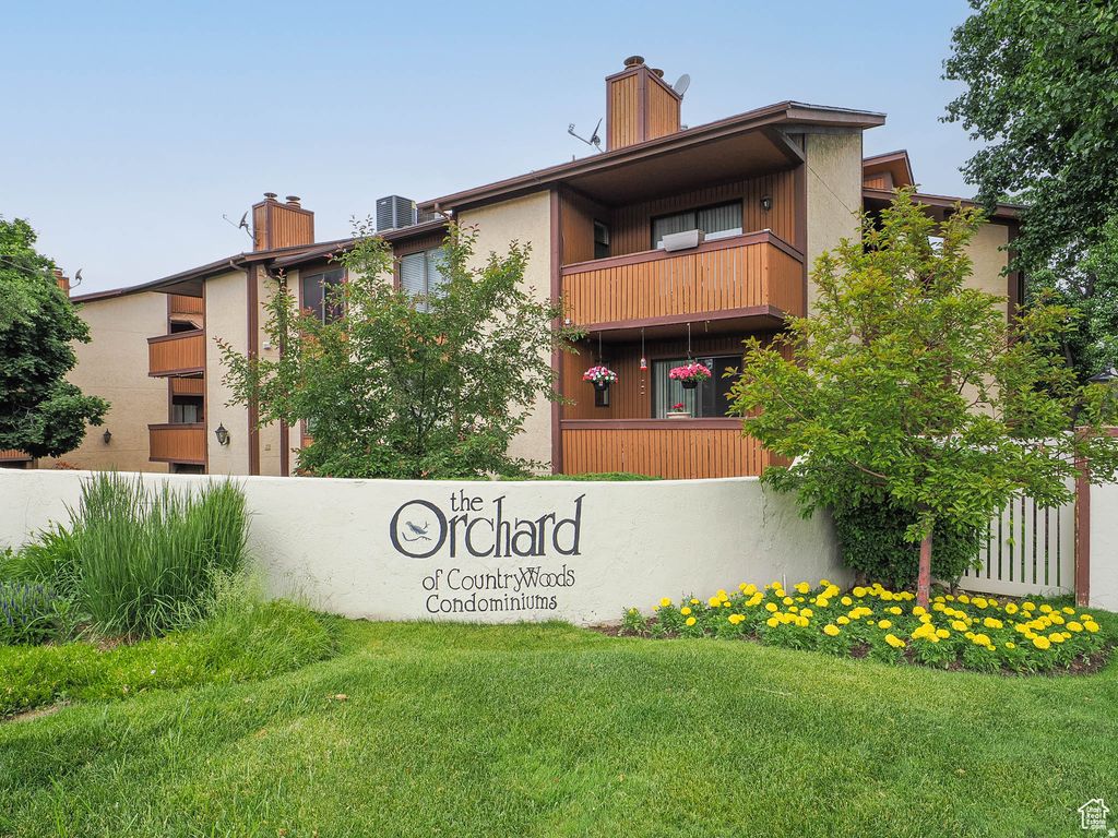 Photo of 6852 S COUNTRYWOODS CIR E #5D, Midvale, UT 84047 (MLS # 2157407)