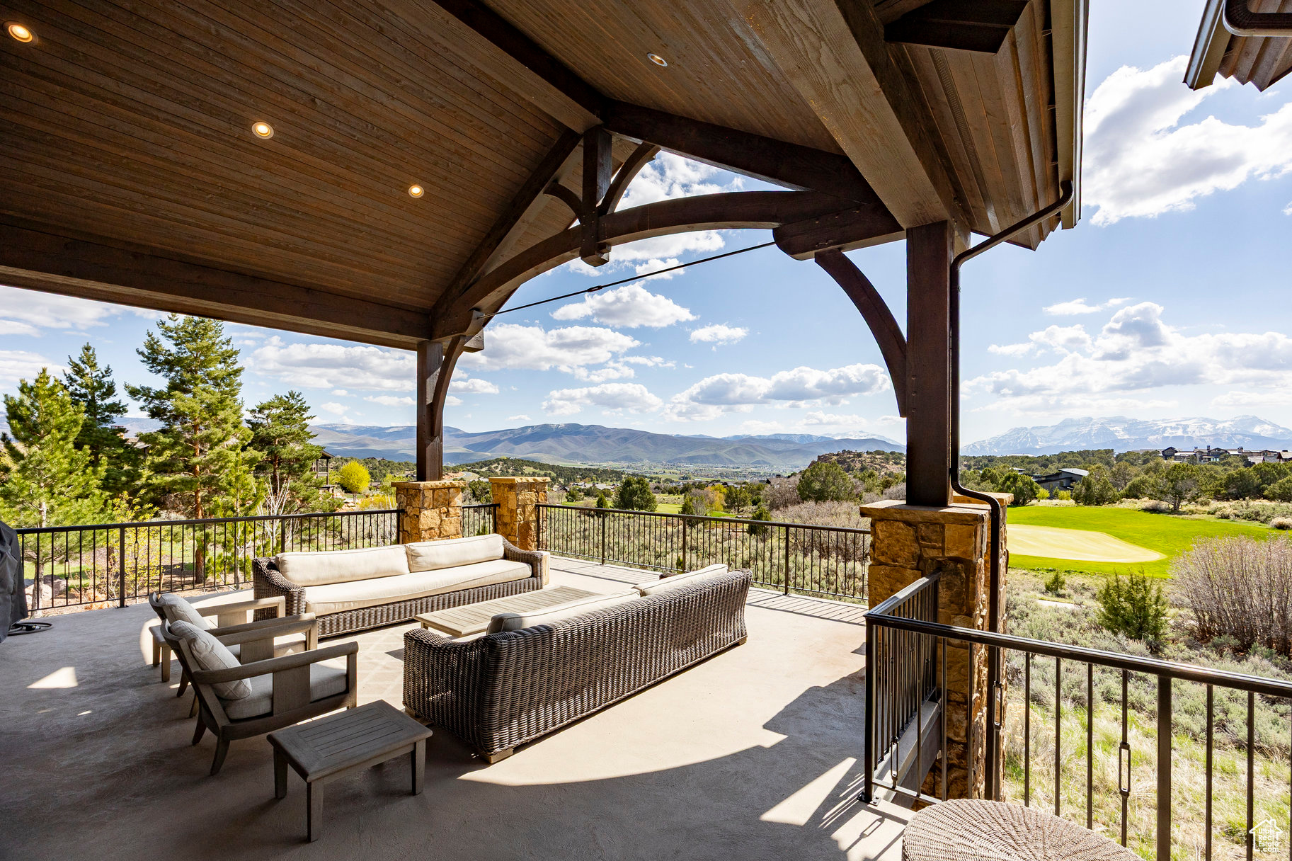 RED LEDGES - Residential