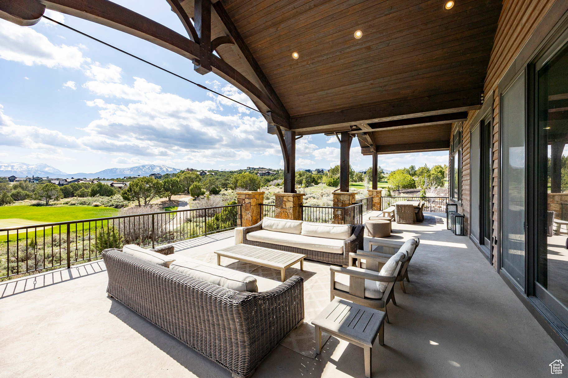 RED LEDGES - Residential