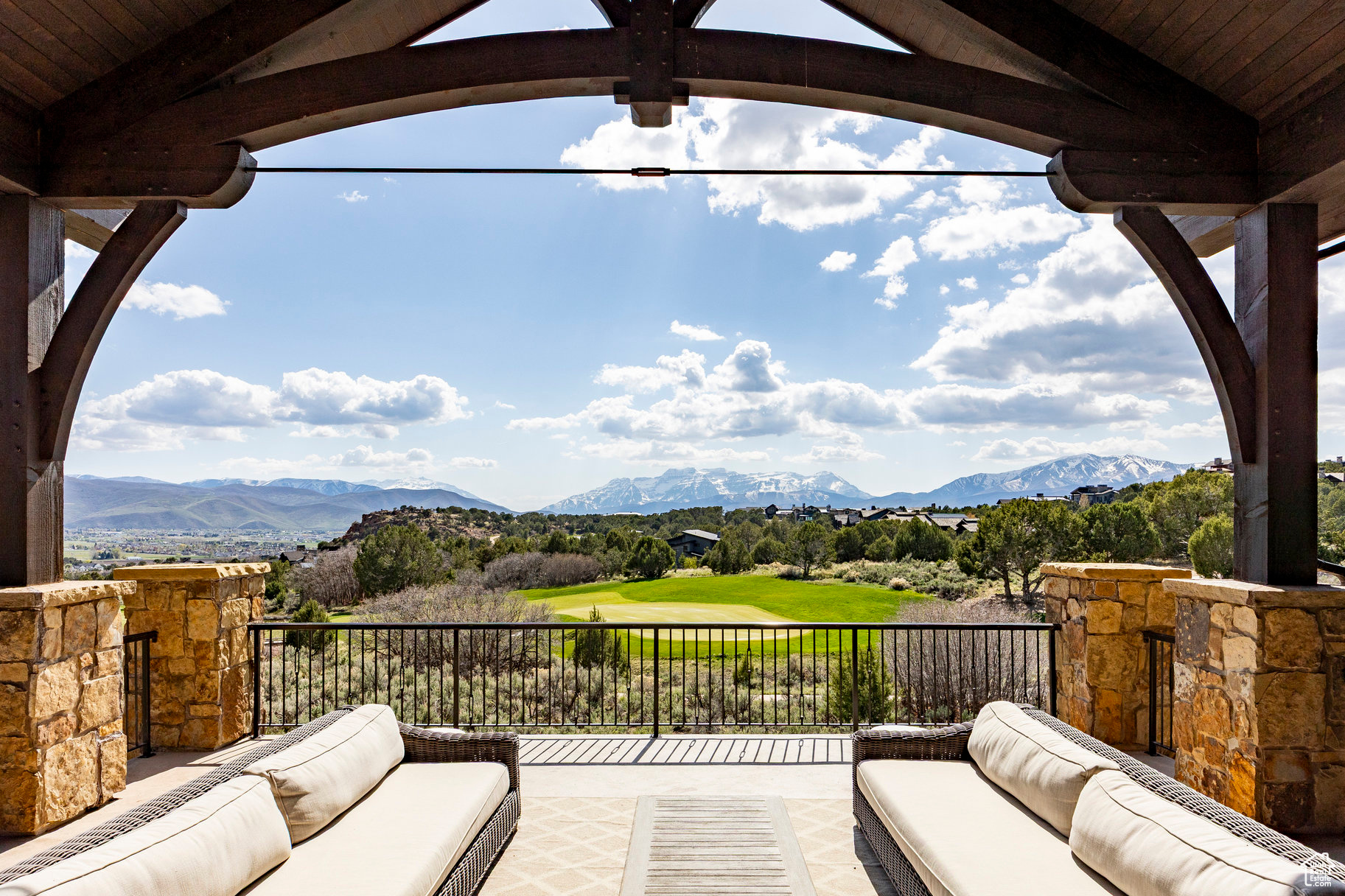 RED LEDGES - Residential