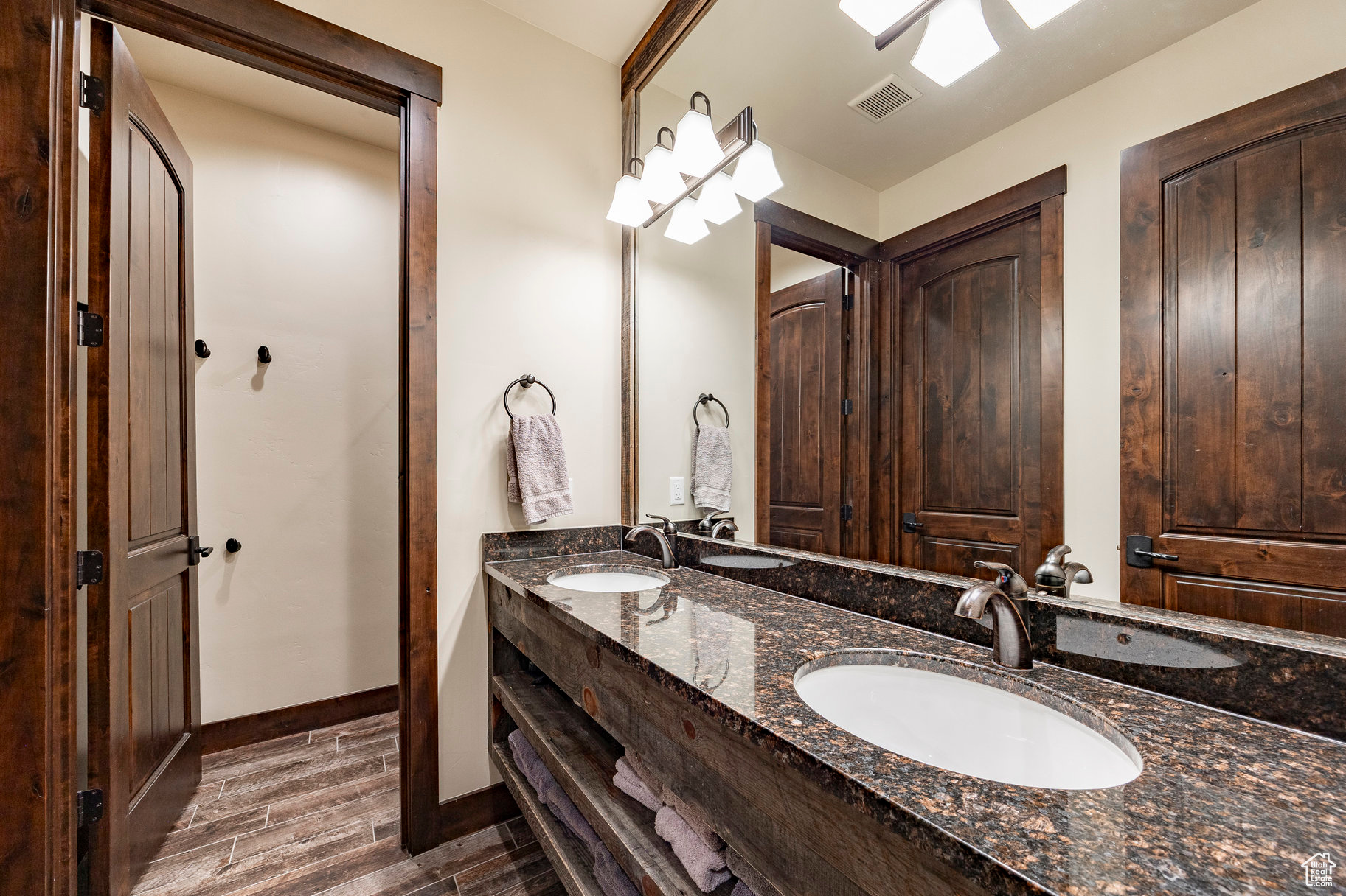 RED LEDGES - Residential