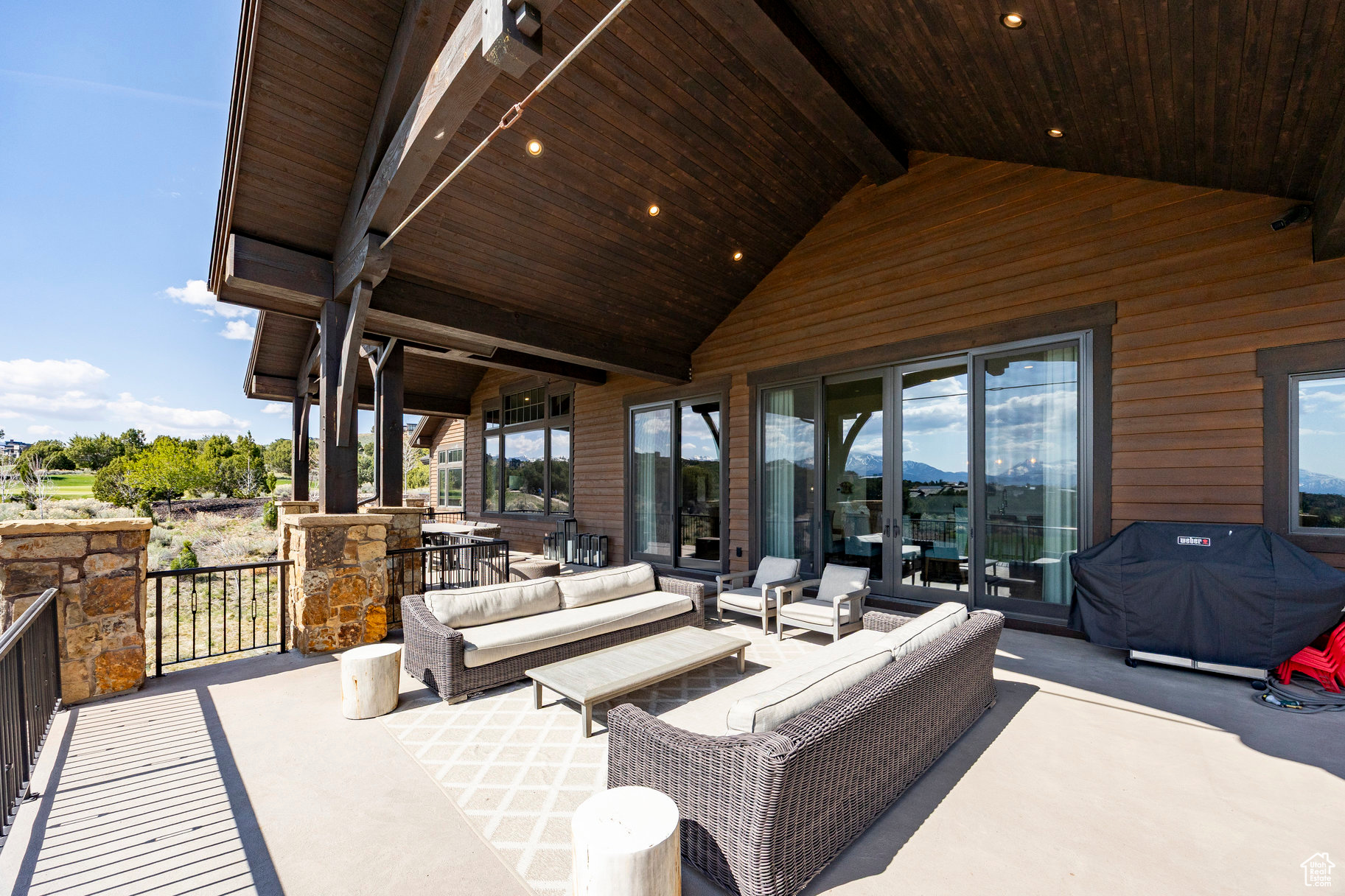 RED LEDGES - Residential