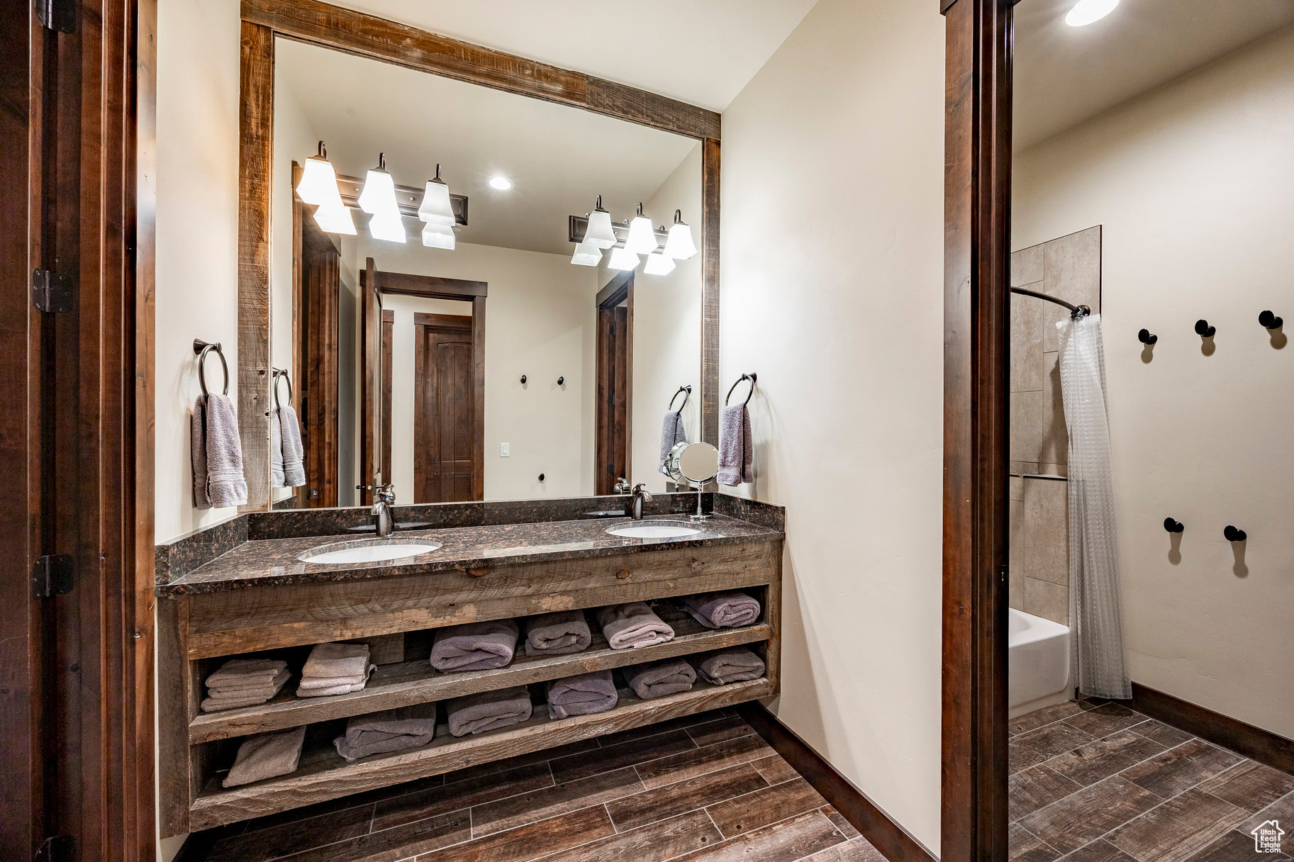 RED LEDGES - Residential