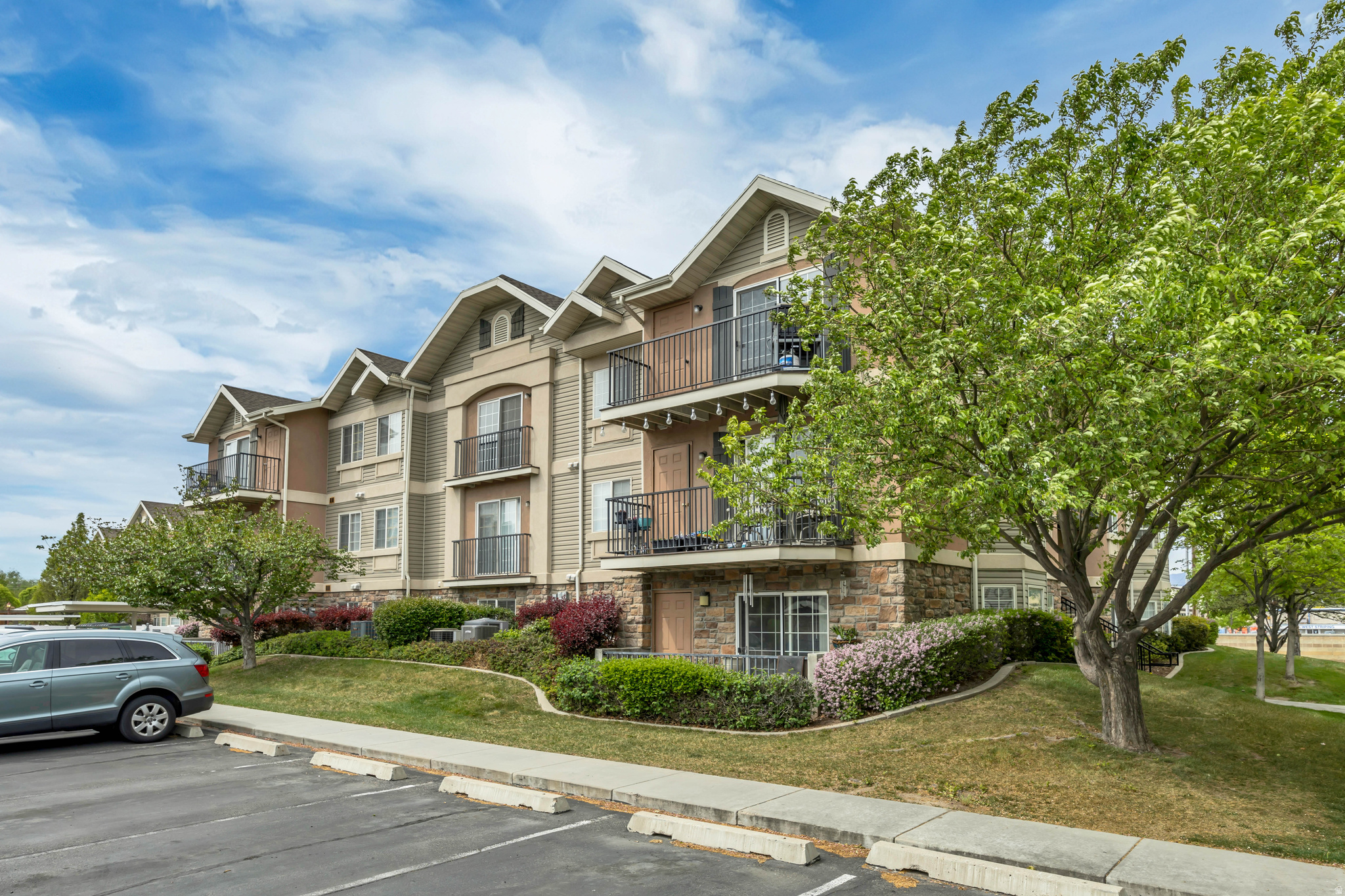 VIVANTE PHASE 15 CONDOMINIUMS - Residential