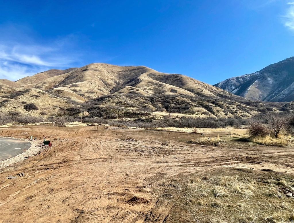 Photo of 2056 E MAPLE HILLS LN, Mapleton, UT 84664 (MLS # 2134266)