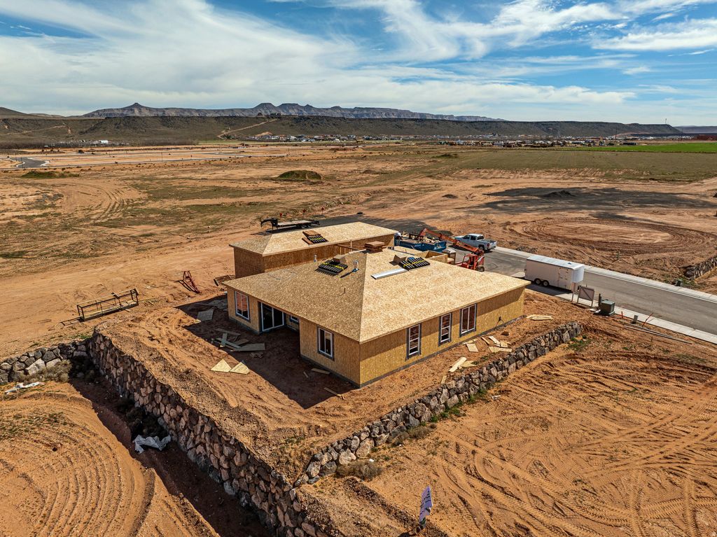 Photo of 3918 W 1570 S, Hurricane, UT 84737 (MLS # 2141902)