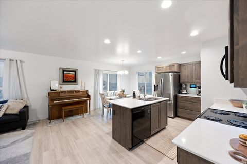 Tiny photo for 1698 S FREESTONE BLVD, Santaquin, UT 84655 (MLS # 2126113)