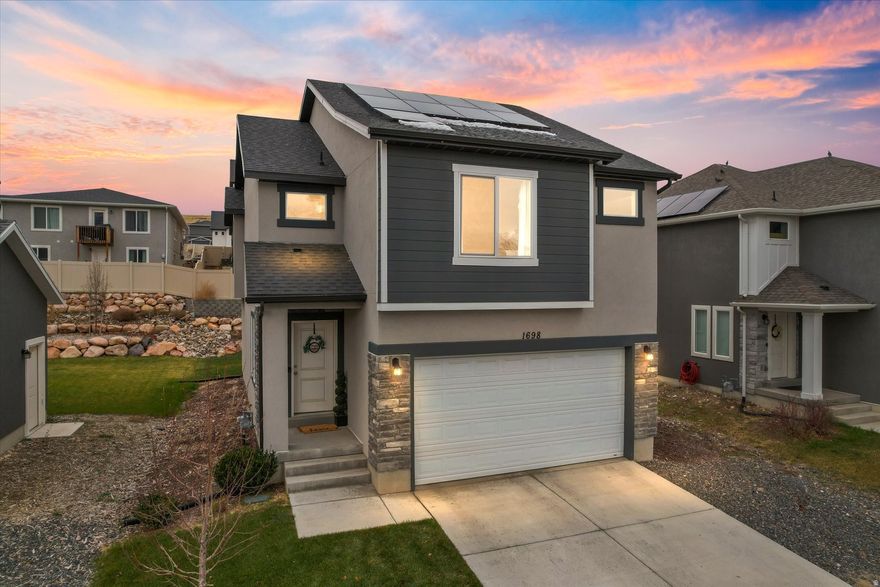 ***OPEN HOUSE: Saturday, December 13th from 11am-1pm*** Clean, move-in ready home in the Summit Ridge community of Santaquin featuring 4 bedrooms, 3 bathrooms, a fully finished basement, and solar power. The layout offers comfortable living space with a cozy family room and flexible areas for everyday living or entertaining. Conveniently located near Santaquin Canyon, local dining, and Rowley's Red Barn, with easy access for commuting to Provo and surrounding areas. A great opportunity for affordable single-family living in a welcoming neighborhood. Radon mitigation system in place. WATCH FULL TOUR HERE: https://youtu.be/VhiSRNWF-hM