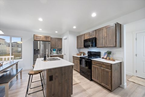 Tiny photo for 1698 S FREESTONE BLVD, Santaquin, UT 84655 (MLS # 2126113)
