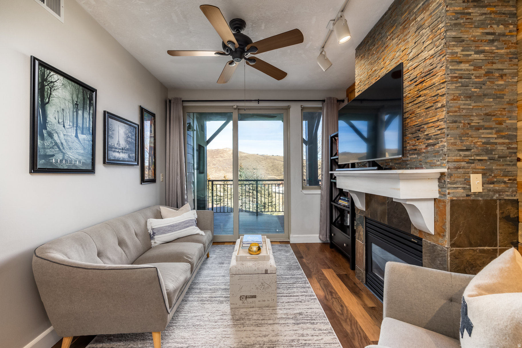 CRESTVIEW - Residential