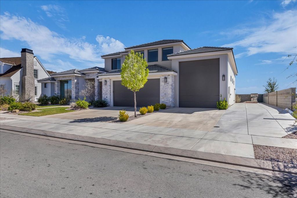 Photo of 404 N MARSALA WAY, Saint George, UT 84770 (MLS # 2143629)