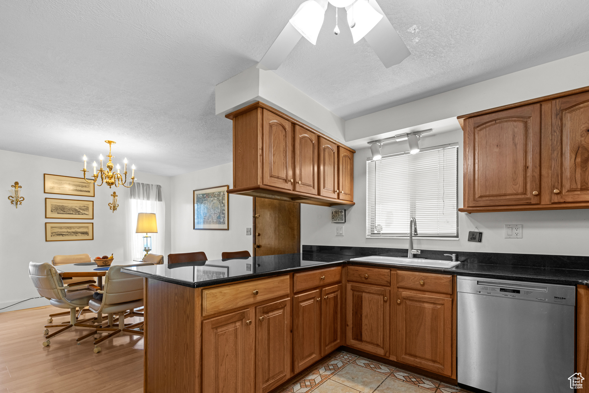 CANYON CREST - Residential