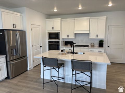 Tiny photo for 12 S MOONLIT RD, Mapleton, UT 84664 (MLS # 2132471)