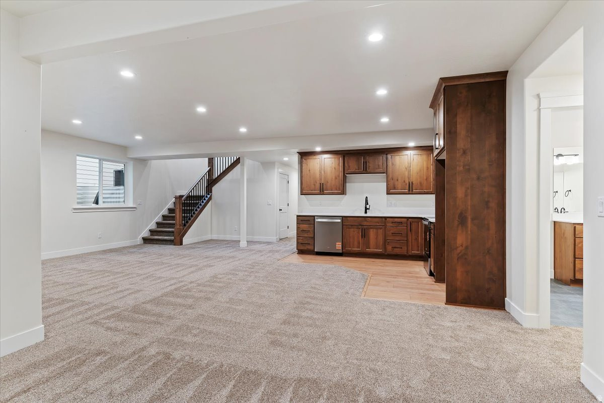 OAKS AT OAKRIDGE - Residential