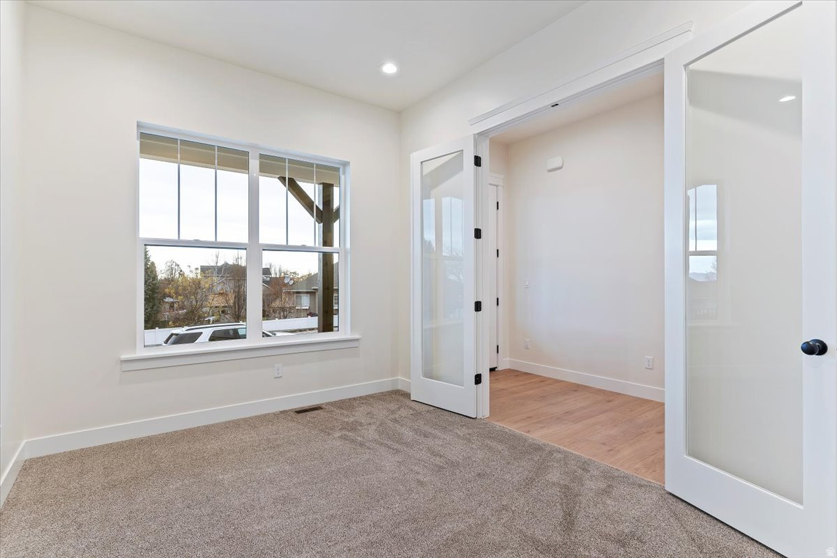 OAKS AT OAKRIDGE - Residential