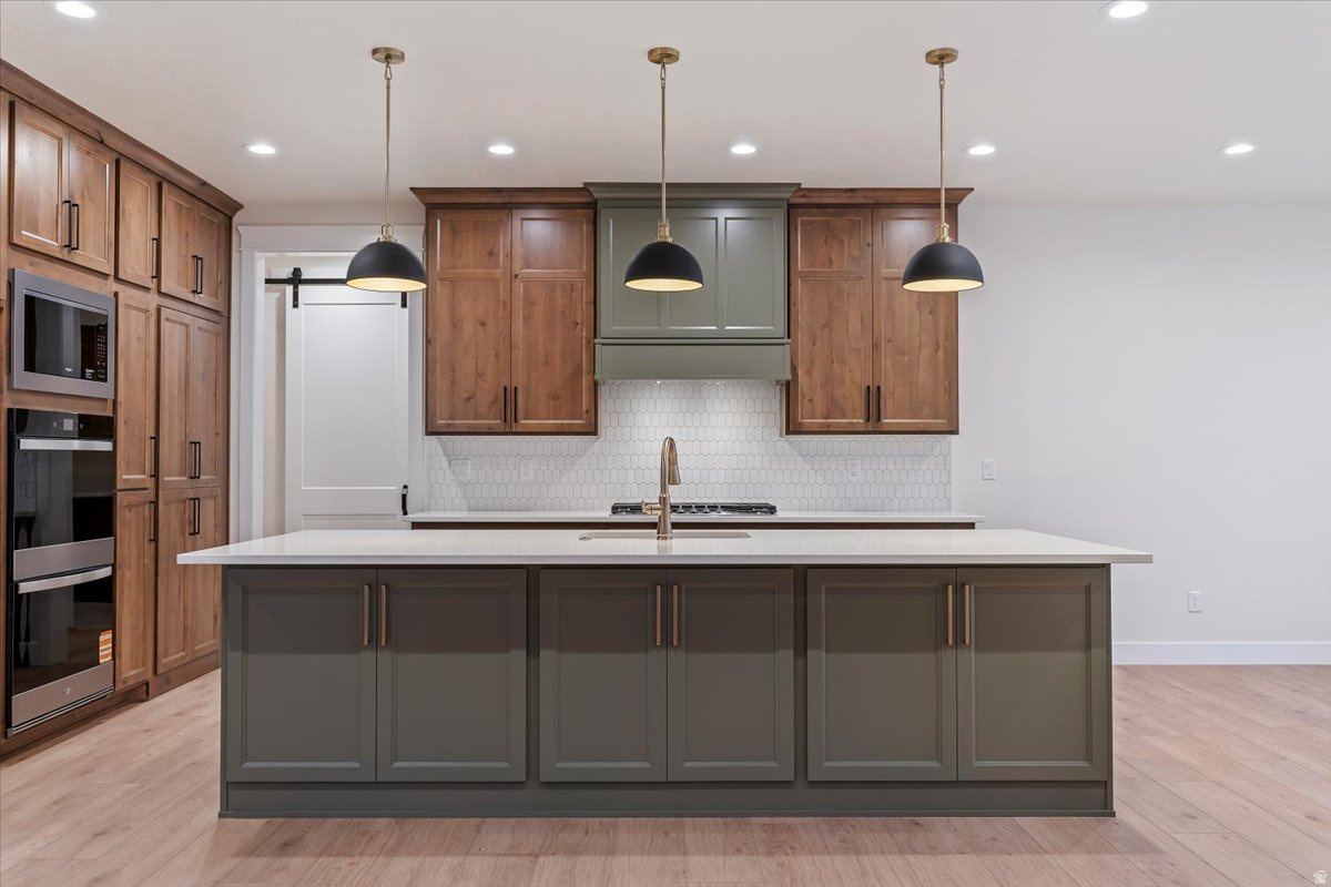 OAKS AT OAKRIDGE - Residential