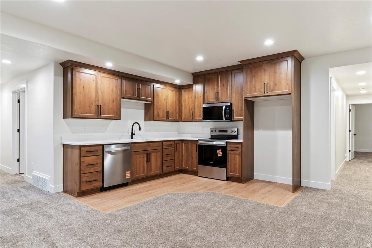 OAKS AT OAKRIDGE - Residential