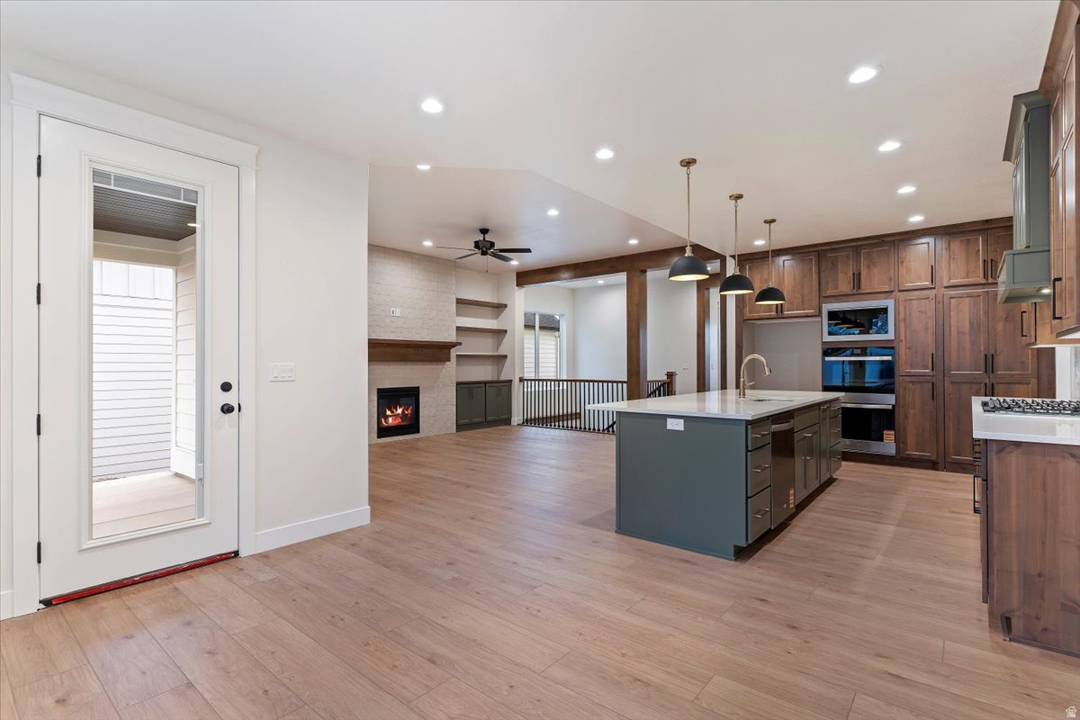 OAKS AT OAKRIDGE - Residential