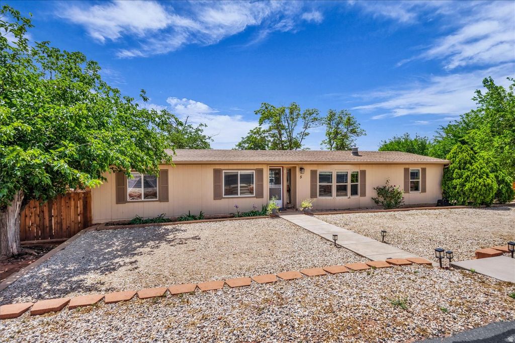 Photo of 5 S MAIN ST, Ivins, UT 84738 (MLS # 2153635)
