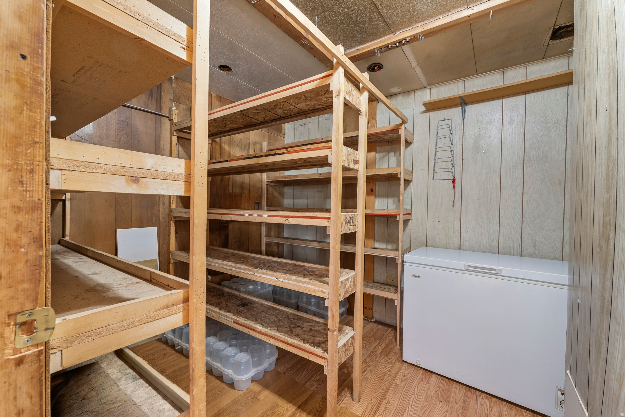 LYNN NIELSEN MINOR - Residential