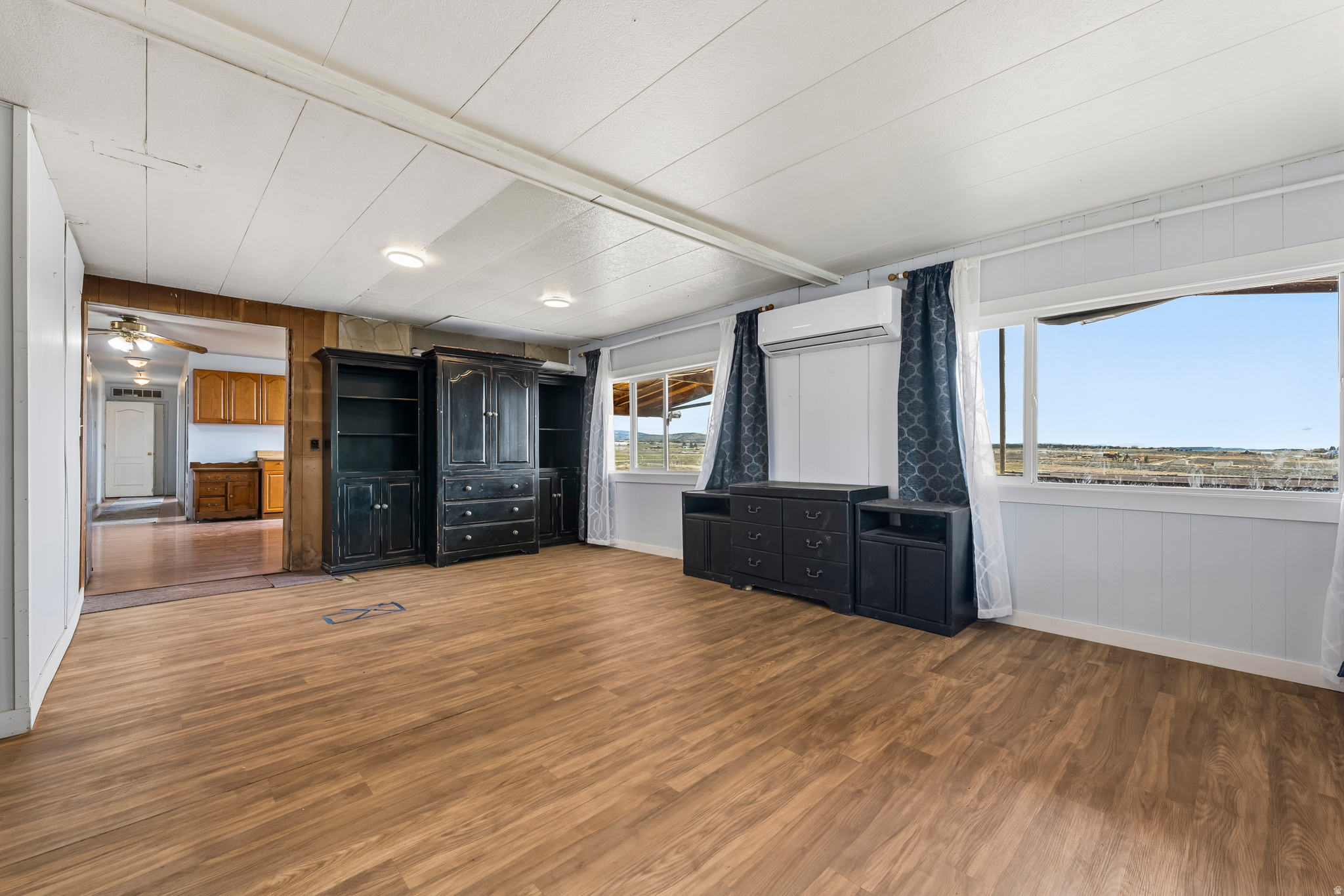 LYNN NIELSEN MINOR - Residential