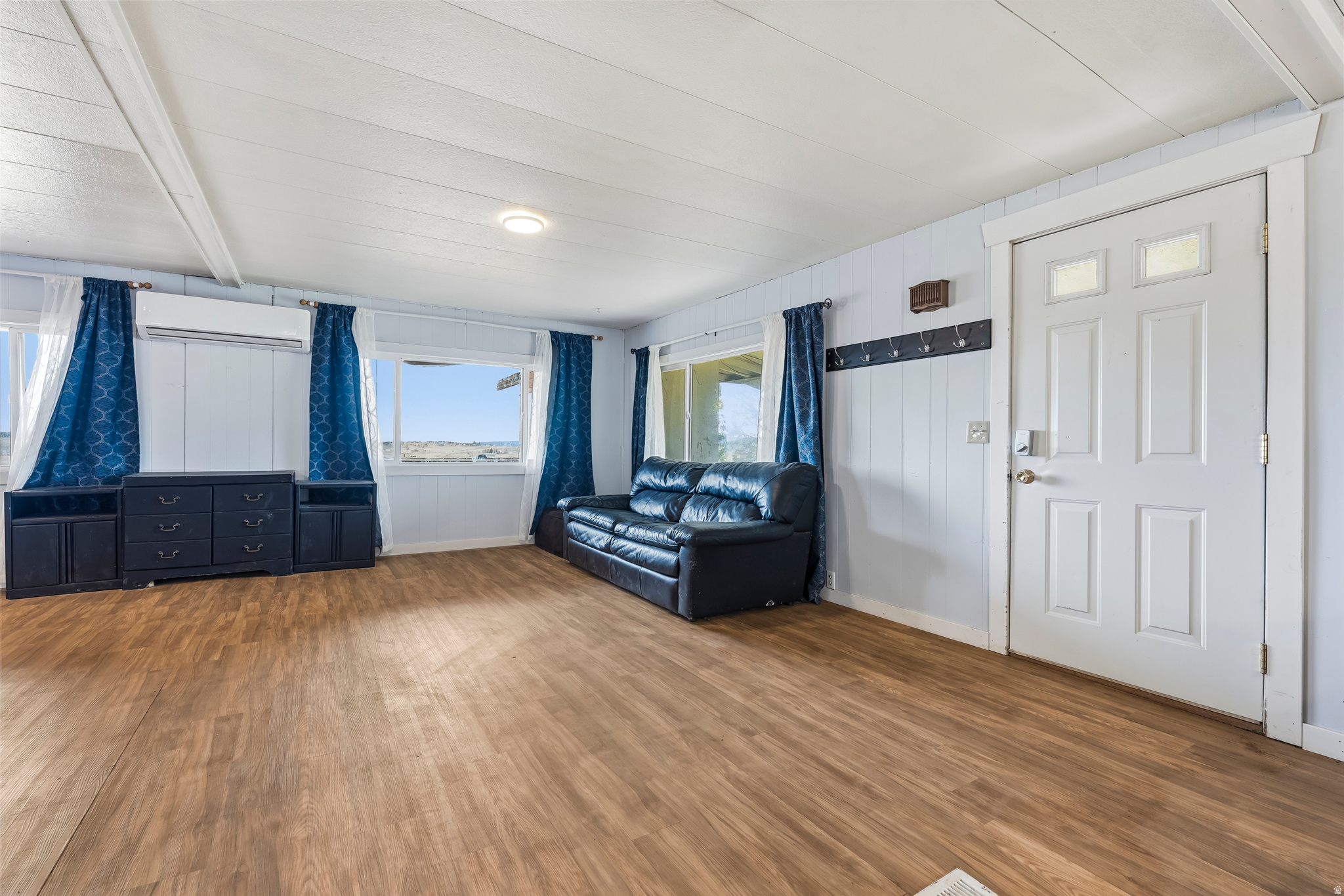 LYNN NIELSEN MINOR - Residential