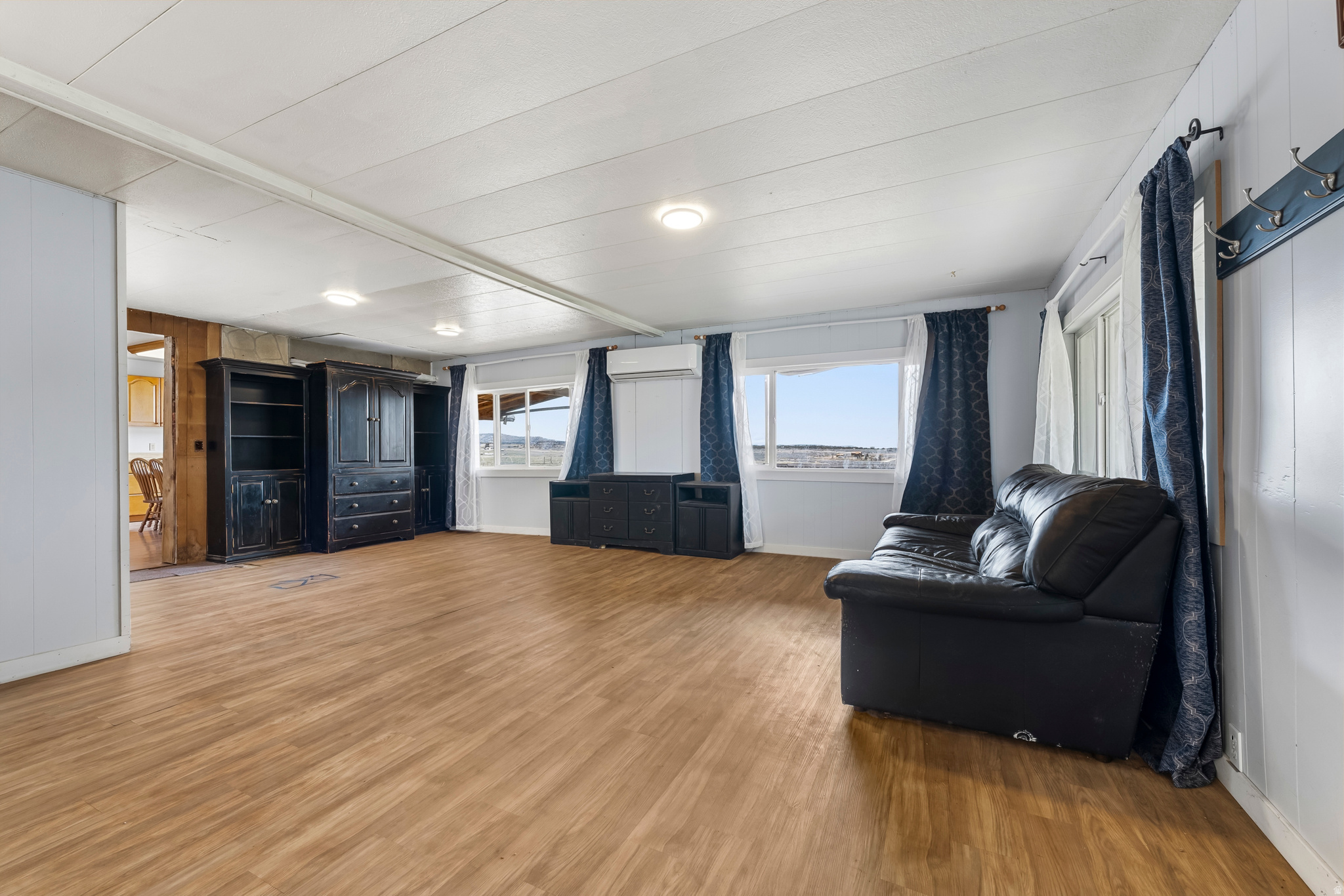 LYNN NIELSEN MINOR - Residential