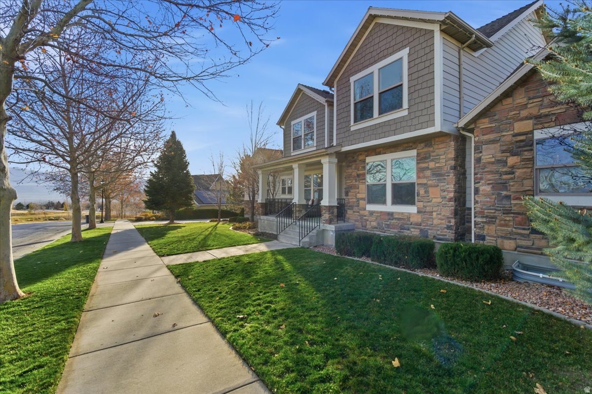 DAYBREAK - Residential