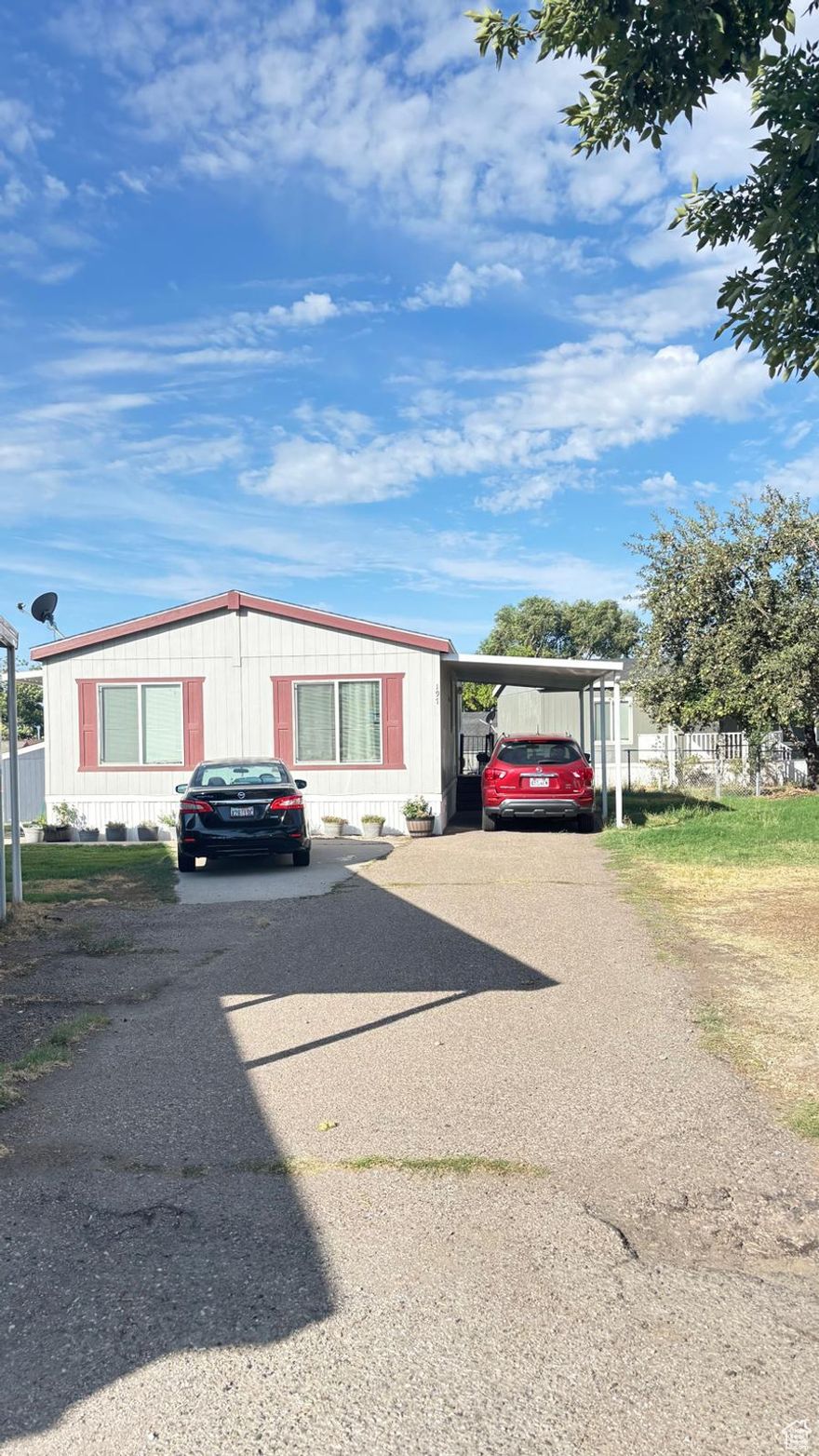 Beautiful 2021 Fleetwood double-wide manufactured home in Rolling Hills Estates, Layton. This 2-bedroom, 1-bath home offers 960 sq. ft. with an open-concept living and kitchen area, perfect for entertaining. Features include central A/C, a shed, and kitchen appliances (fridge, range, dishwasher) Community amenities: pool, clubhouse, playground, picnic area, extra parking, and RV storage.  The sale is for the home only; land is not included. Buyers must be approved by the community before submitting an offer.