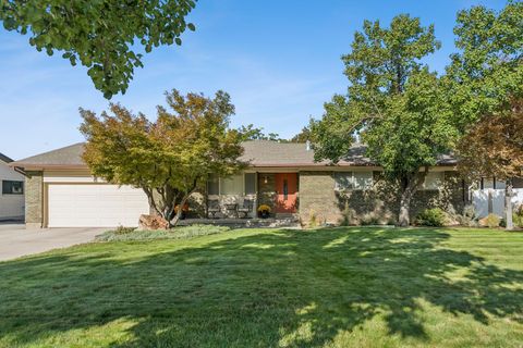 Photo of 11404 S HIGH MESA DR, Sandy, UT 84092 (MLS # 2148234)
