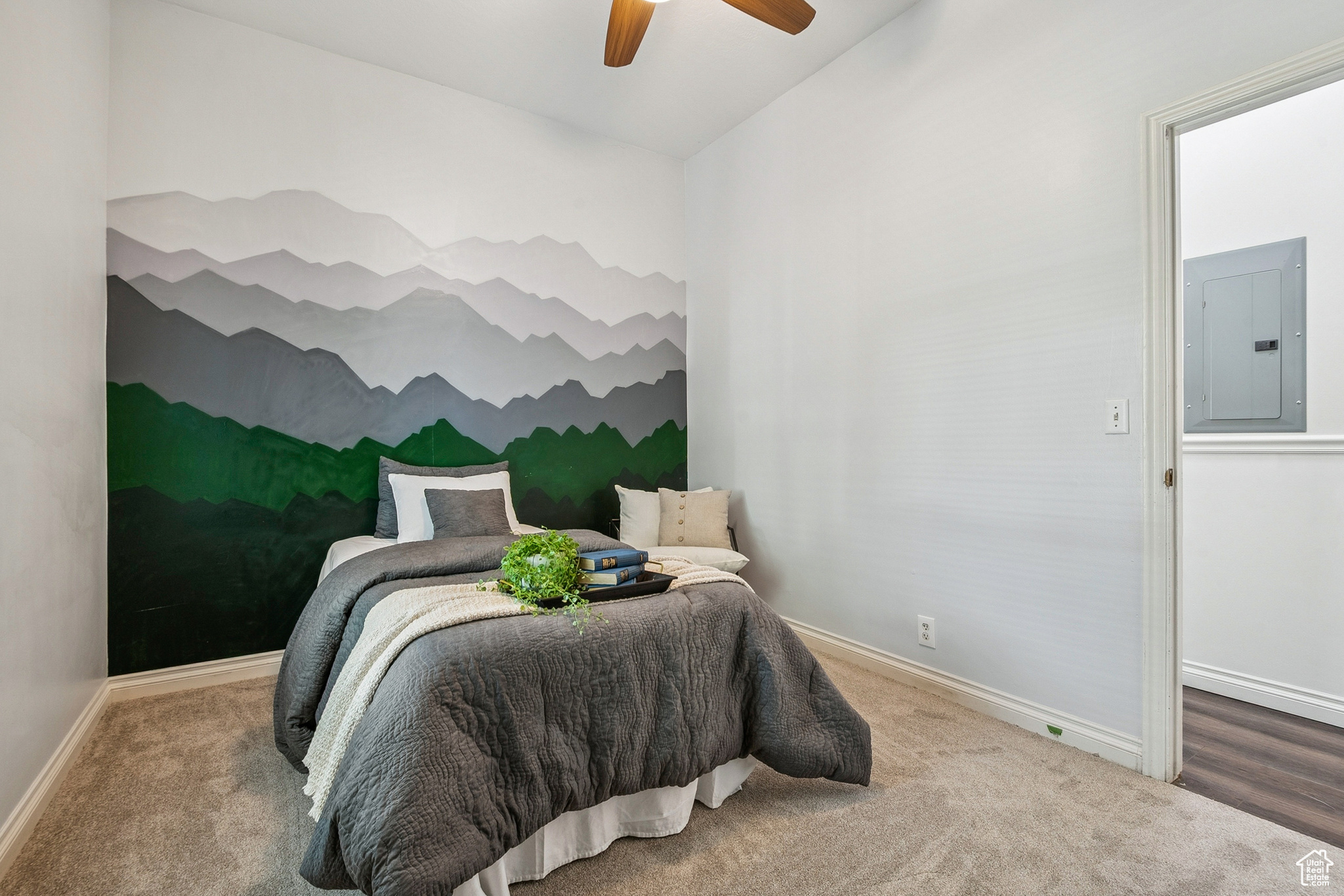 Salt Lake City, Utah 84105, United States, 4 Bedrooms Bedrooms, ,3 BathroomsBathrooms,Residential,Pending,149552