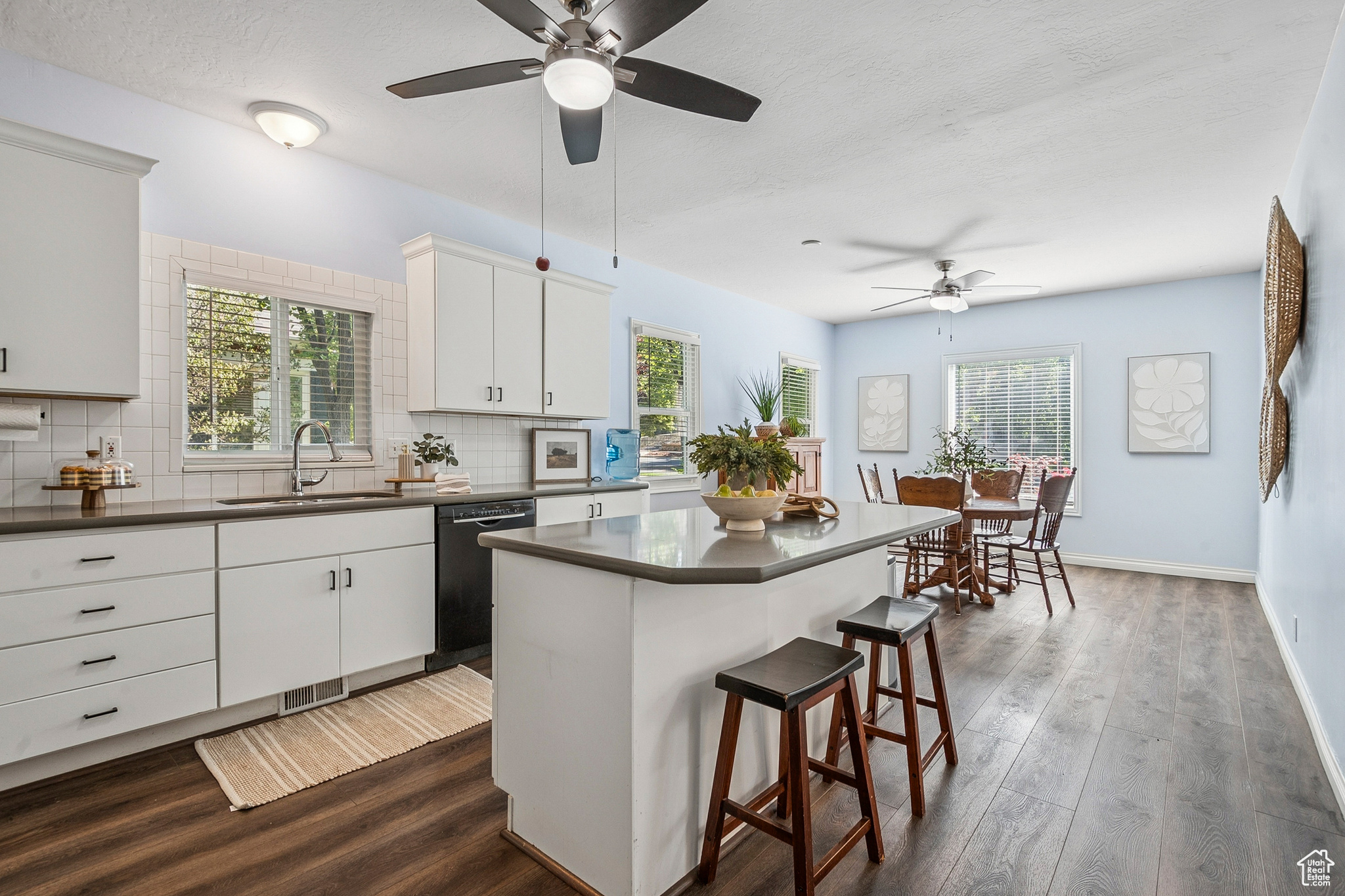 Salt Lake City, Utah 84105, United States, 4 Bedrooms Bedrooms, ,3 BathroomsBathrooms,Residential,Pending,149552