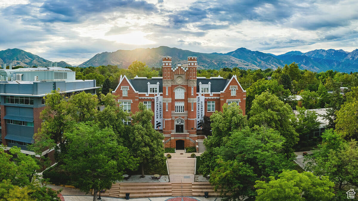 Salt Lake City, Utah 84105, United States, 4 Bedrooms Bedrooms, ,3 BathroomsBathrooms,Residential,Pending,149552